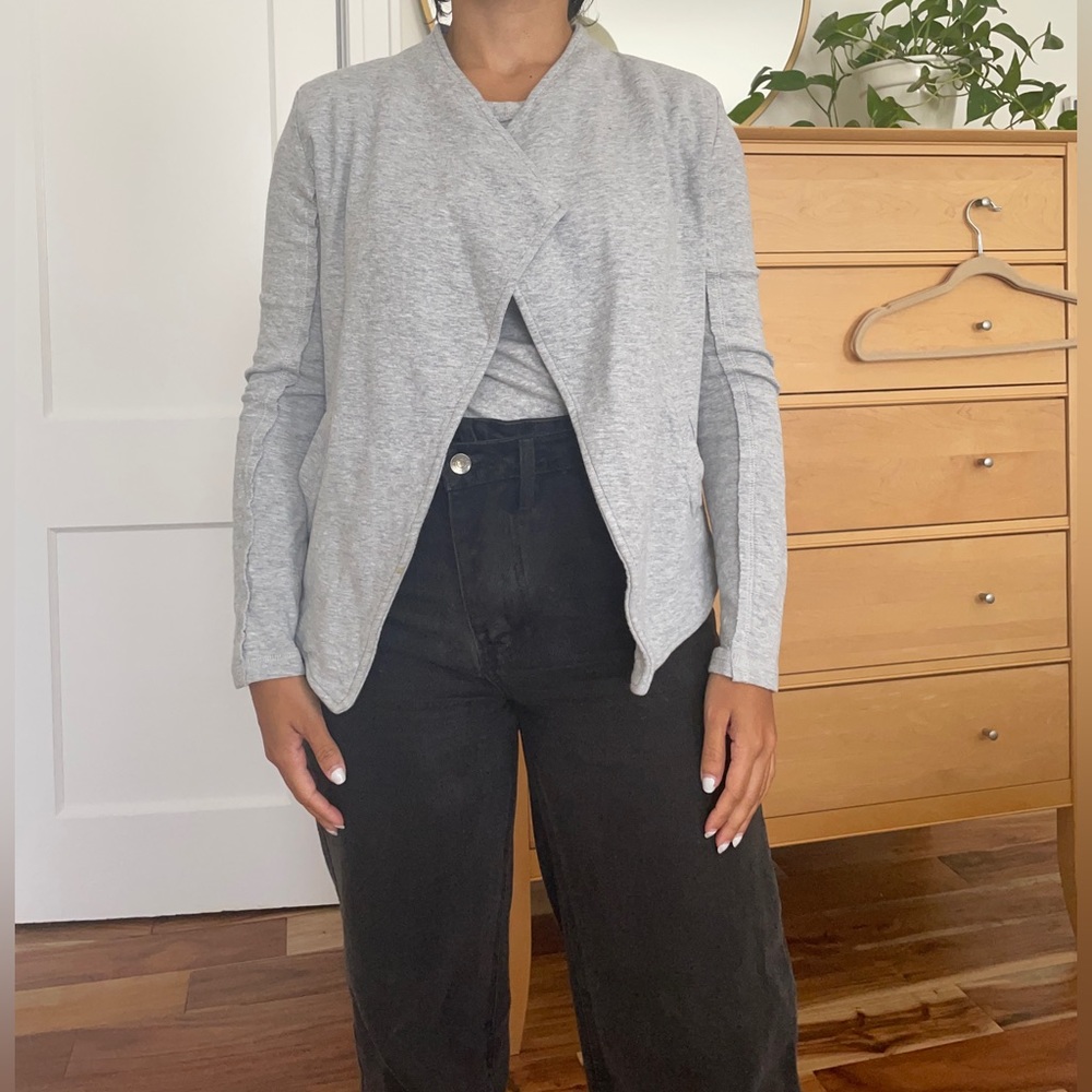 Open gray sweater with pockets and stitched details size XS